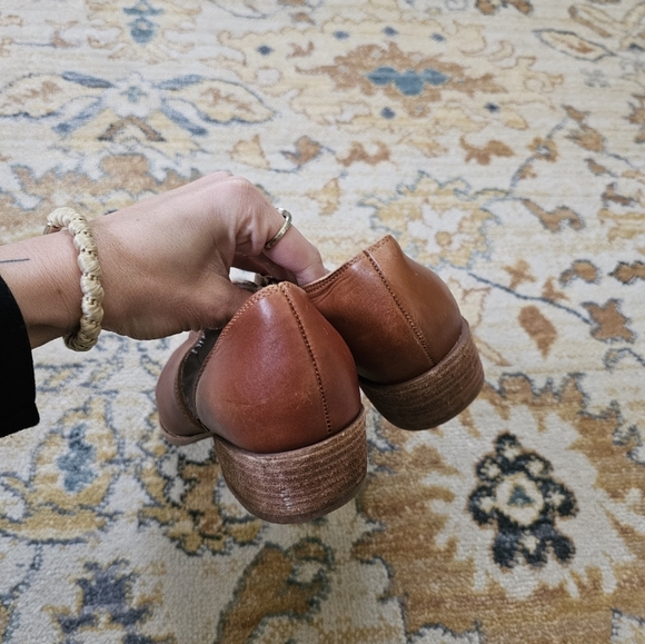 Madewell Lucie Shoe in English Saddle - Picture 8 of 9